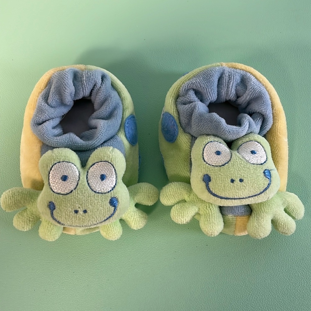 Gagou Tagou Frog Baby Slippers with Raddle Built Into Frog Head, Baby size 0-3